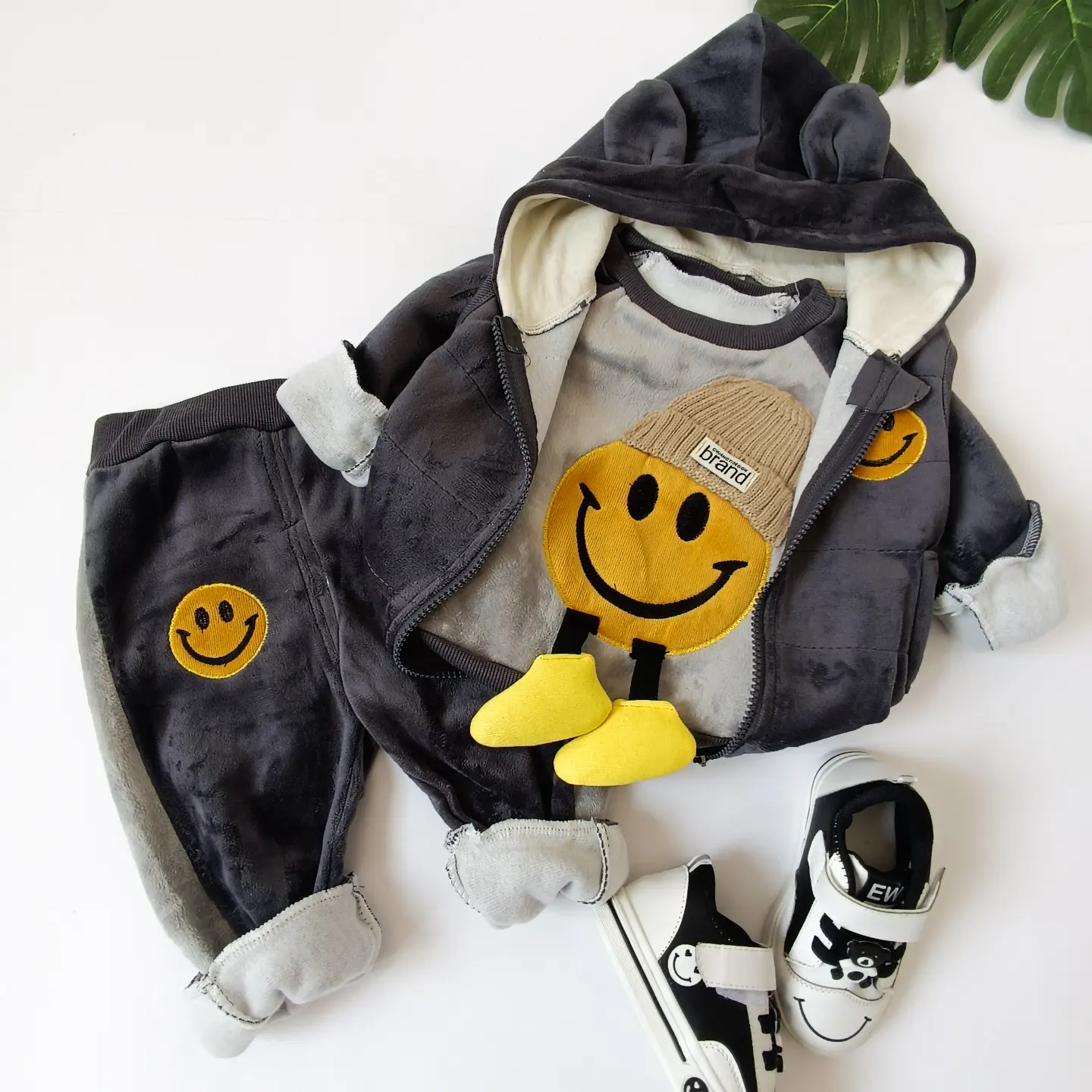 IMG_20240916_121024_227 سه تیکه مخمل طوسی لبخند - Image 1